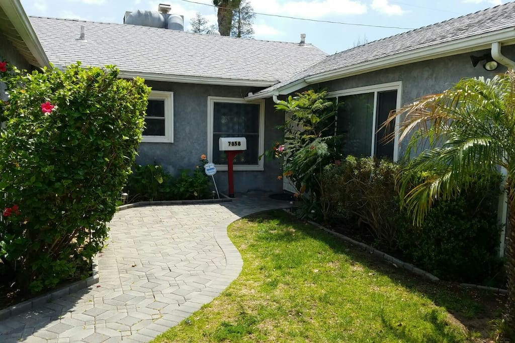 7858 Jamieson Ave.,Los Angeles,California,United States 91335,House,7858 Jamieson Ave. ,1011