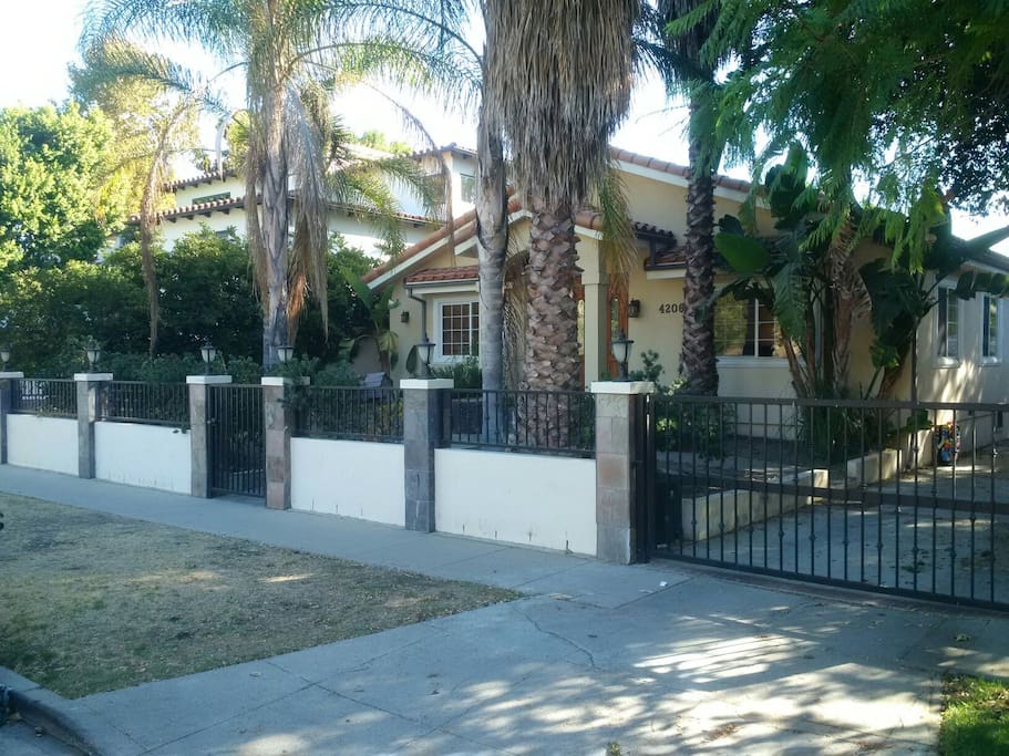 4212 Cosetllo Ave.,Sherman Oaks,California,United States 91423,House,Cosetllo Ave. ,1025