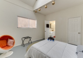 Los Angeles,Los Angeles,California,United States 90005,House,1033